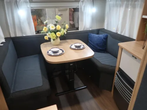 Knaus Sport 460 EU SINGLE BEDS / SPACIOUS SEATING photo: 14