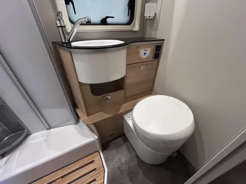 Dethleffs Globebus I 6 Compact Integrated Motorhome photo: 14