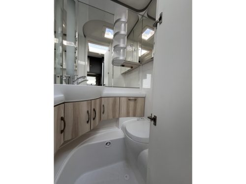 Hobby De Luxe 495 UL 1800-sfeer-bedver-reswiel Foto: 8