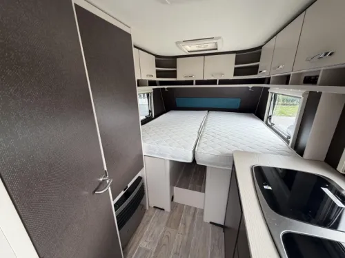 Dethleffs C'Go 475 EL Single beds / awning photo: 4