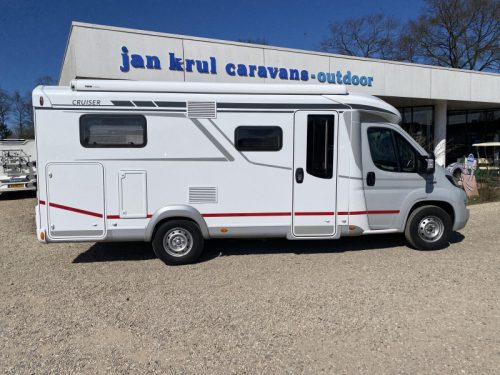 LMC Cruiser T 662 T young used photo: 2
