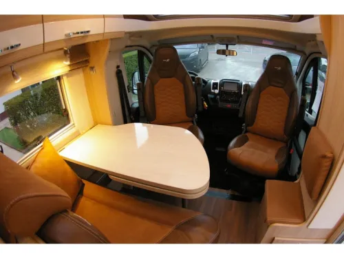B&uuml;rstner Travel Van T 620 G Single beds, Automatic photo: 10