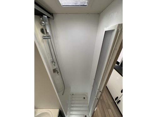 McLouis Glamys 320 NEW 8-Berth Overcab 140HP photo: 15