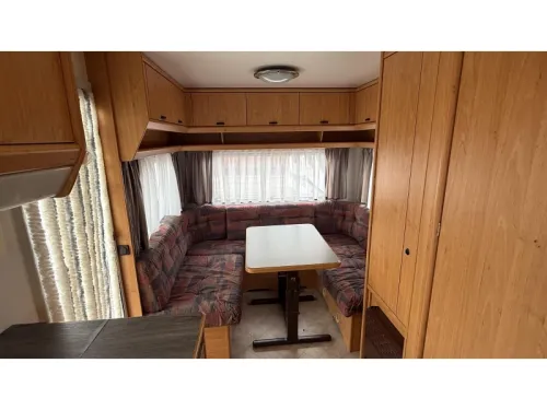 Knaus Sudwind 450 dinette transverse bed toilet photo: 1