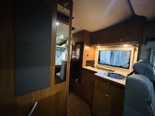 Knaus Sky Wave R21, Single beds and pop-top roof, EURO 5, Inverter 200W photo: 12