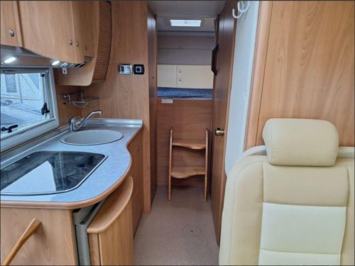 B&uuml;rstner Elegance 690 I 205CM BED-LPG+SOLAR PANEL photo: 2