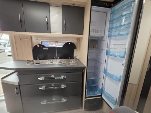Hobby De Luxe Edition 545 KMF New Awning, Mover photo: 8