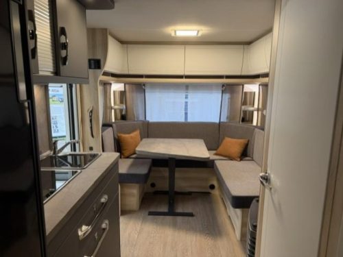 Hobby De Luxe 495 UL 1800 kg/ Bed extension photo: 9