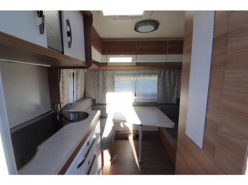 Hobby De Luxe 400 SFE Mover / Awning photo: 9
