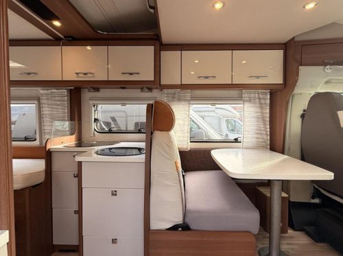 LMC H747 Single beds and a pop-top roof, bearlock, camera photo: 8