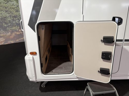 Weinsberg CaraOne Edition HOT 480 QDK bunk bed / transverse bed photo: 5