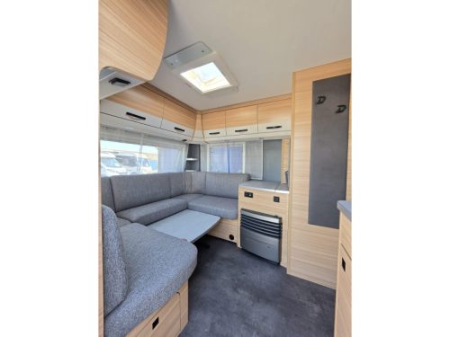 Dethleffs Summer Edition 530 DR U-shaped seating, Queen bed photo: 3