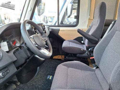 Hymer B-MC I 600 SINGLE BEDS + PULL-DOWN BED photo: 4