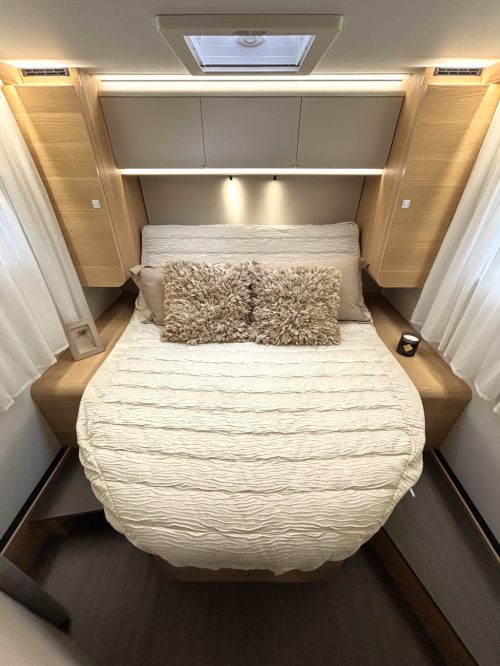 Adria Matrix 650 DC QUEENSBED + HEFBED + FACE TO FACE 2023 Foto: 2