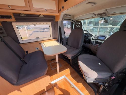 P&ouml;ssl 2win TJL,Fixed bed,Awning,120HP photo: 11
