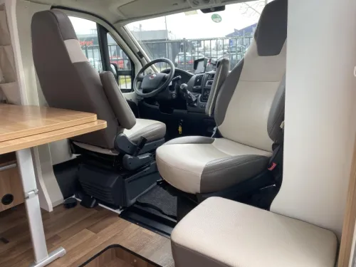 Dethleffs Advantage Single beds price stunt photo: 29