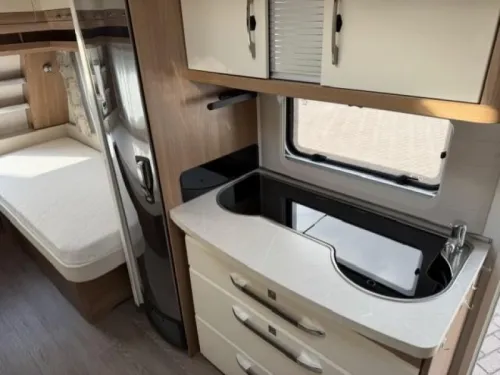 Hobby De Luxe 495 UL fully equipped! Mover/Awning/etc photo: 9