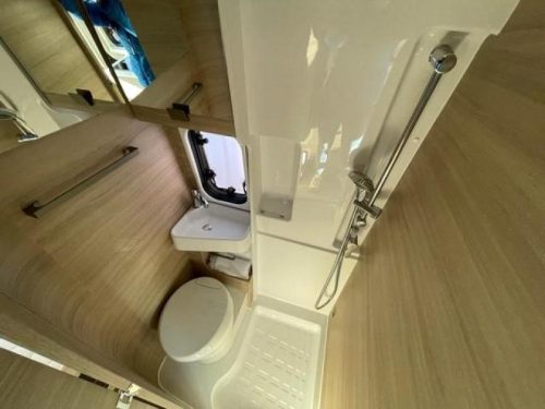 Forster V 636 EB 160hp Longitudinal Bed and Pop-top Roof photo: 8