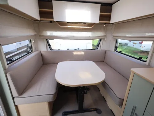 LMC Style 440 D mover | awning | awning photo: 6