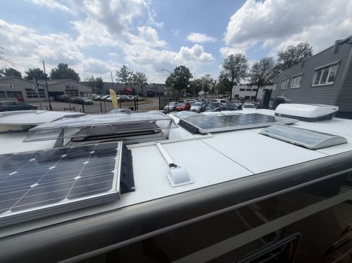Hymer B 594 automatic 150 hp very compact camper full options dwarbed+hefbed EP levelsysteem luifel webasto standkachel dakairco 2x zonnepaneel elktr schotel tv grote garage photo: 9