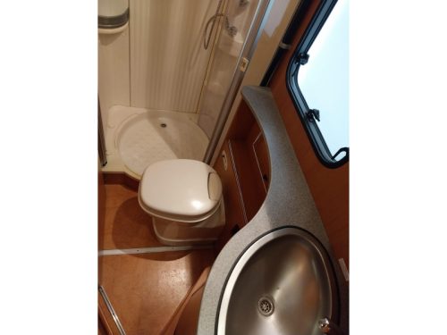 Dethleffs Globetrotter 6844 RT with a beautiful French bed photo: 12