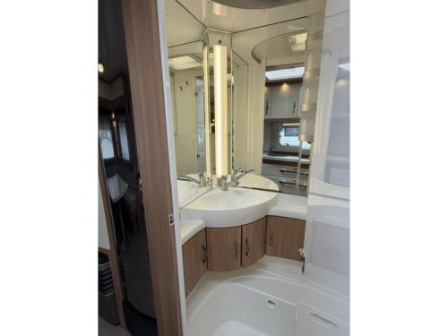 Hobby De Luxe 540 UFF Incl. Mover and Airco photo: 22