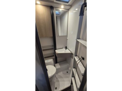 LMC Tracer A 690 Automatic Semi-integrated | Cruise control | Awning | Reversing camera | Shower |Toilet |4 Berths | photo: 8
