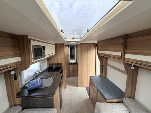 Elddis Crusader Solano 462 Mover, auvent. chauffage par le sol photo : 8
