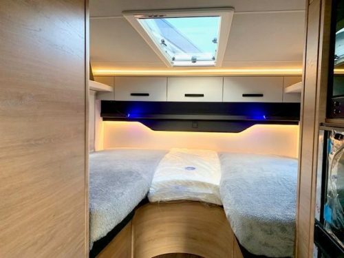 Knaus 2027 LIVE i700 MEG New &amp; all EXTRAS! photo: 12