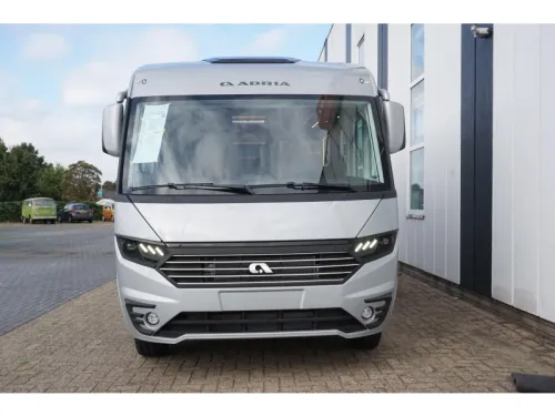 Adria Sonic Supreme 700 DL Automatik 180 PS Foto: 2
