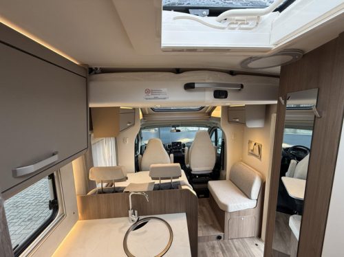 Carado T328 Pro+ Automatic pop-top roof 5 seats photo: 8