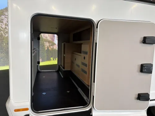Knaus L!ve Wave 700 DX 180hp automatic /queen bed  photo: 14