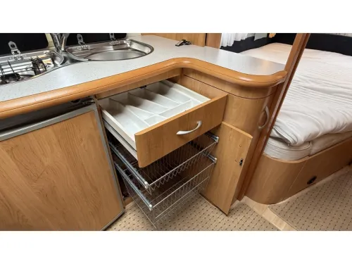 Hobby Excellent Easy 460 UFE French bed dinette toilet photo: 6