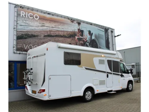 Carado T 449 Queensbed Pop-top roof photo: 2