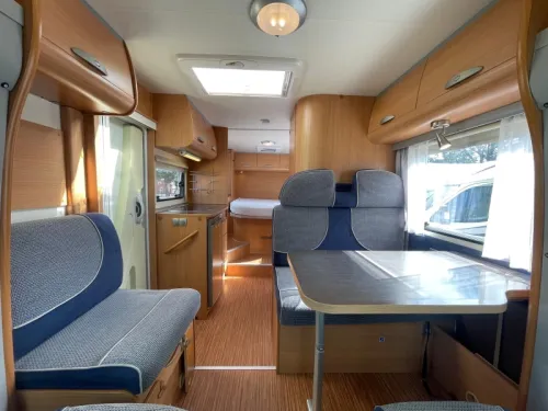 Adria Sport S 577 SP Festbett Etwas Sch&ouml;nes Foto: 6