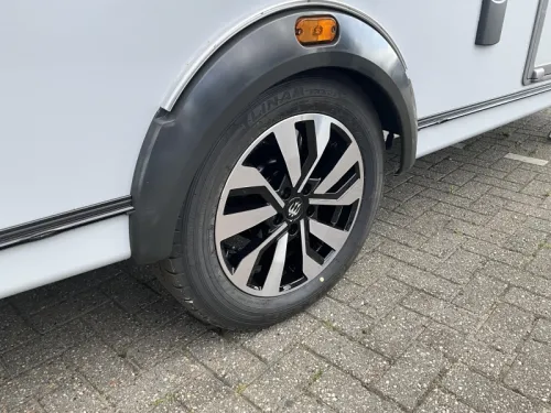 Knaus Sudwind Black Selection 500 EU ENKELE BEDDEN-VLOERVERW Foto: 15