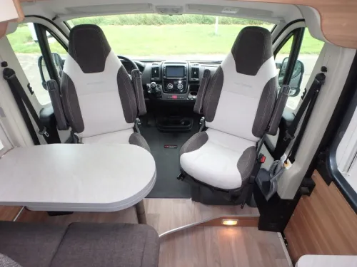 Weinsberg CaraBus 630 ME Edition Fire  foto: 16