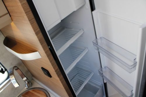 Junger Knaus VanSation 650 Peugeot 2.2 l/ 165 PS mit nur 7.873 km Einzelbetten (45 Foto: 39