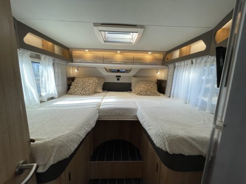 Knaus Sky Wave 60 Years SINGLE BEDS 9-SPEED AUTOMATIC photo: 2