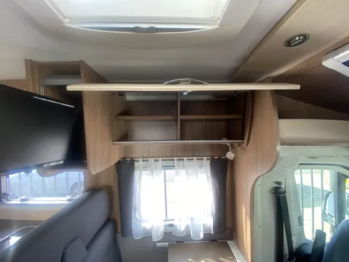 Pilote Aventura P 730 with queen bed AND LUXURY photo: 14