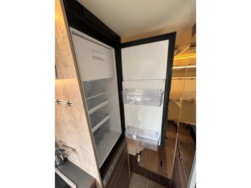 Laika Ecovip 645 unique van conversion packed with options photo: 12