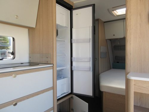 Dethleffs Aero 470 FR WITH MOVER AND FIXED AWNING photo: 11
