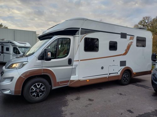 B&uuml;rstner Delfin 726 T 2x air conditioning + TV + bike rack. photo: 12