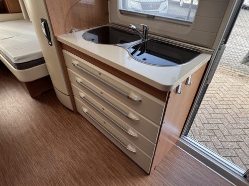 Hobby Excellent 495 UL with SINGLE BEDS and large dinette **Mover/Spare wheel/XXL Refrigerator/Bike rack front & rear/Very neat cond photo: 9