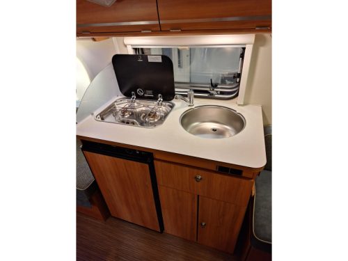 Eriba Touring 410 GT L&auml;ngsschl&auml;fer Sitzgruppe Rangierhilfe Foto: 8