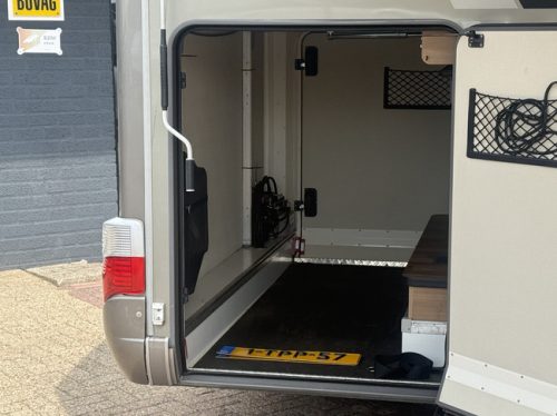 Hymer B 594 automatic 150 hp very compact camper full options dwarbed+hefbed EP levelsysteem luifel webasto standkachel dakairco 2x zonnepaneel elktr schotel tv grote garage photo: 5