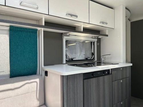 Dethleffs C'Go 475 FR Mover & awning photo: 8