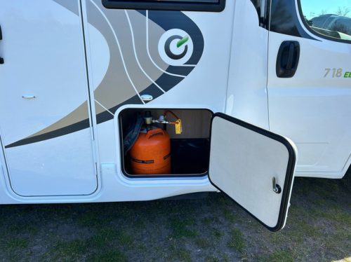 Chausson 718 EB 2.3 131 HP Fiat Ducato Semi-Integrated Camper QUEENS BED IN Height adjustable photo: 19