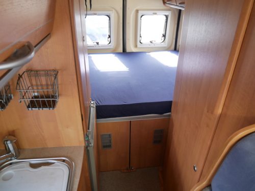 ROLLER Team Livingstone 2, 6 Meter Buscamper, Querbett, Van Swing Foto: 17