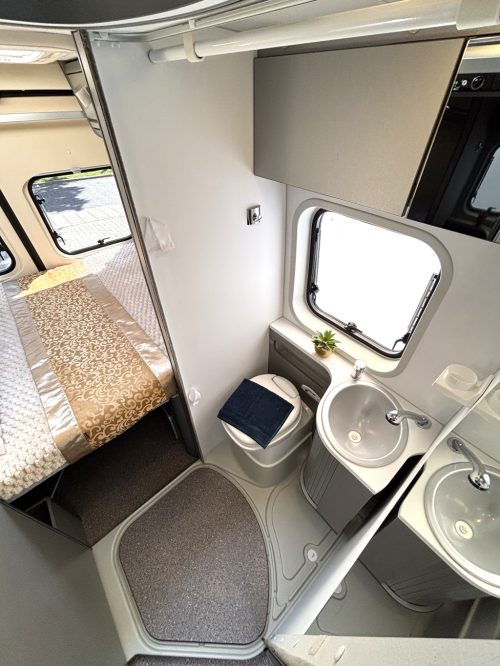 Adria Twin 600 SPT TITAN AUTOMATIC TRANSVERSE BED 150HP EURO 5 photo: 8